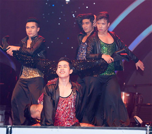 Vũ công giả gái gây sốt VN's Got Talent - 11
