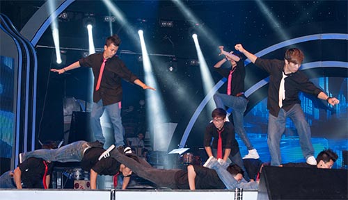 Vũ công giả gái gây sốt VN's Got Talent - 2