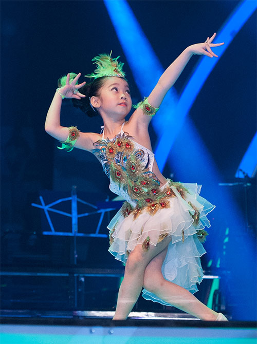 Vũ công giả gái gây sốt VN's Got Talent - 6