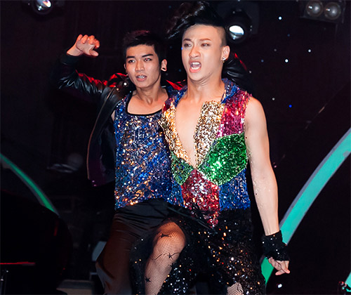 Vũ công giả gái gây sốt VN's Got Talent - 7