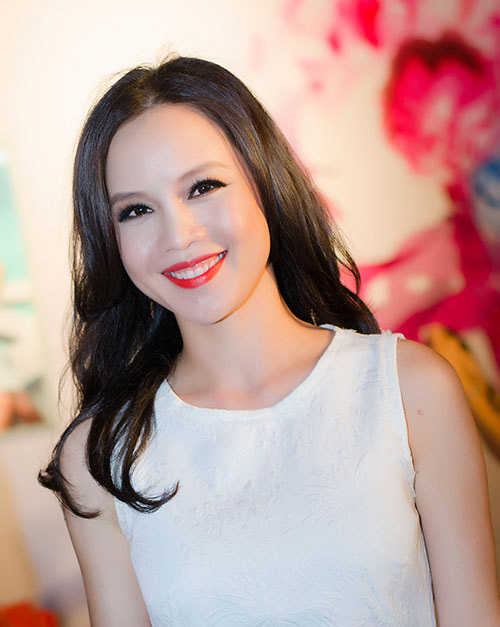 Hà Anh e ấp dự tiệc cùng bạn trai - 11