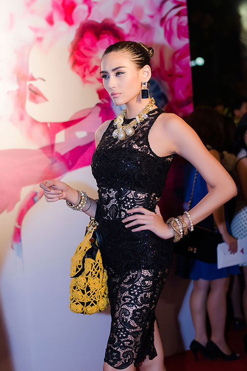 Hà Anh e ấp dự tiệc cùng bạn trai - 8