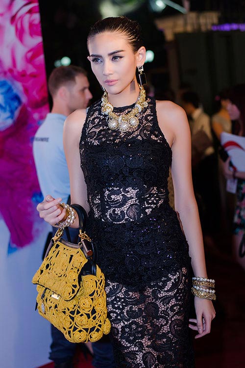 Hà Anh e ấp dự tiệc cùng bạn trai - 9