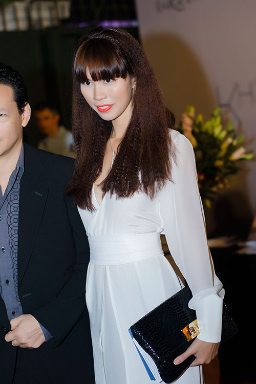 Hà Anh e ấp dự tiệc cùng bạn trai - 3