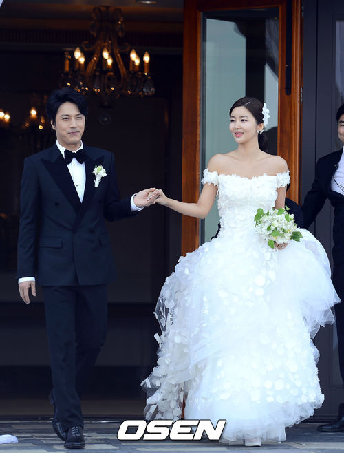 Lee Min Ho bảnh bao đi ăn cưới - 1