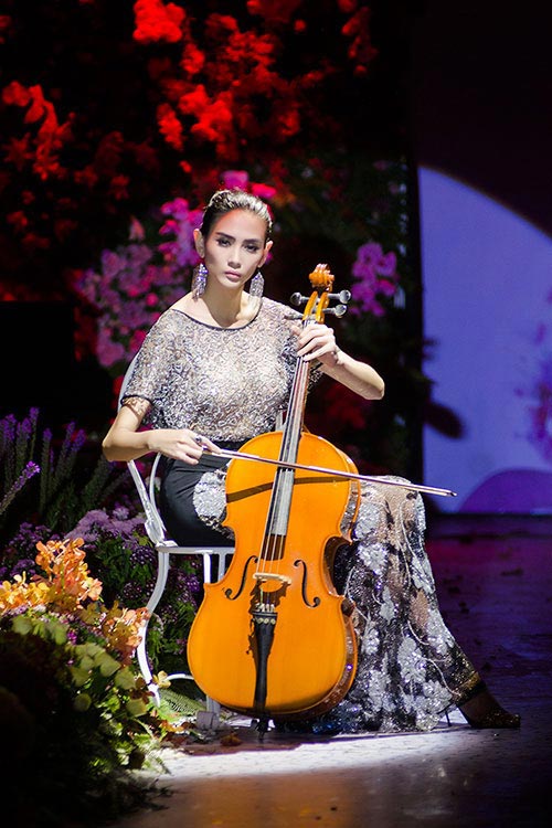 Ngọc Oanh tựa thiên thần trên sân khấu - 7