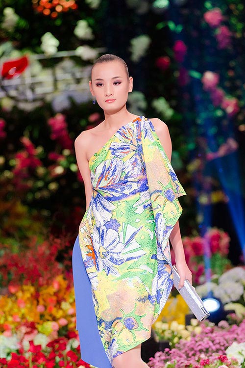 Ngọc Oanh tựa thiên thần trên sân khấu - 13