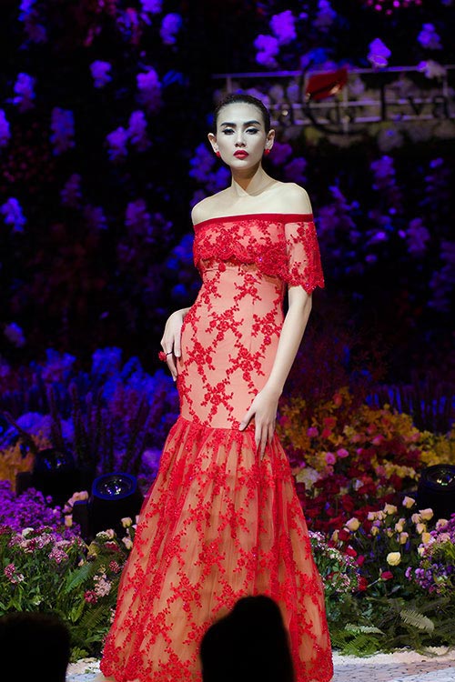 Ngọc Oanh tựa thiên thần trên sân khấu - 9