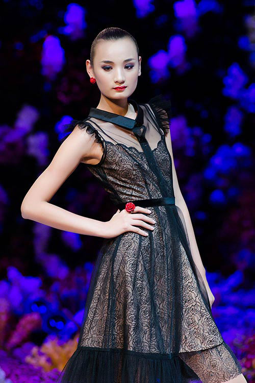 Ngọc Oanh tựa thiên thần trên sân khấu - 8