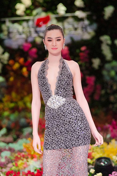 Ngọc Oanh tựa thiên thần trên sân khấu - 2