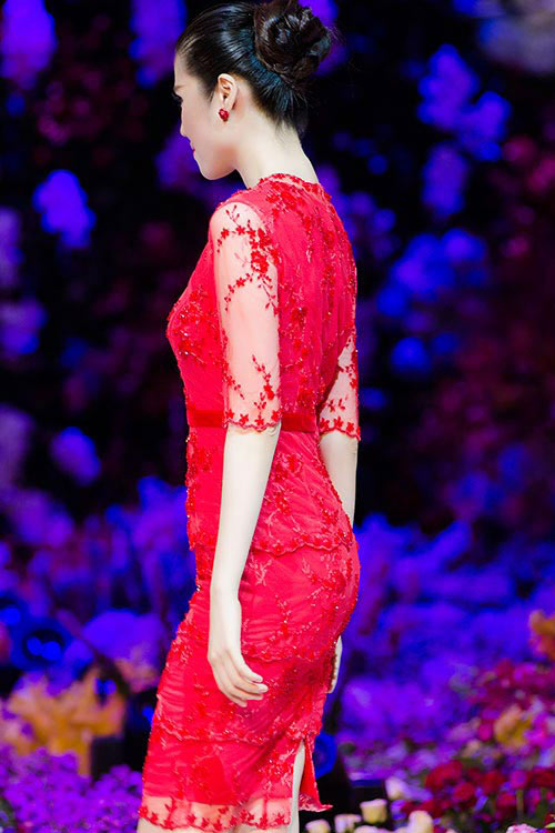 Ngọc Oanh tựa thiên thần trên sân khấu - 11