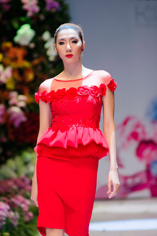 Ngọc Oanh tựa thiên thần trên sân khấu - 13