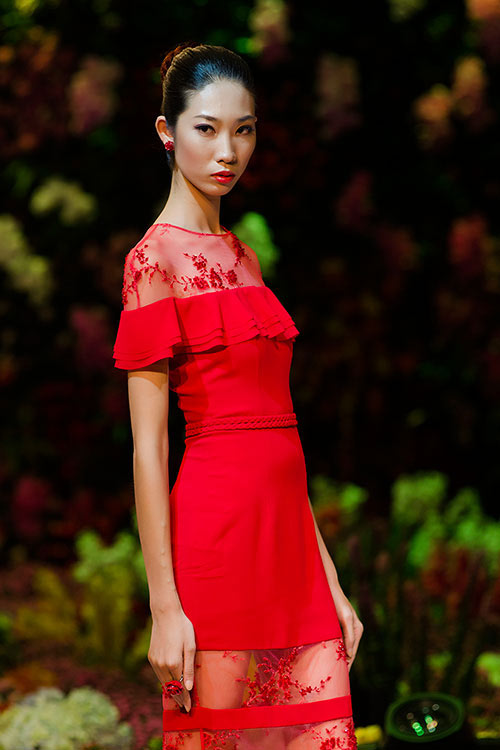 Ngọc Oanh tựa thiên thần trên sân khấu - 17