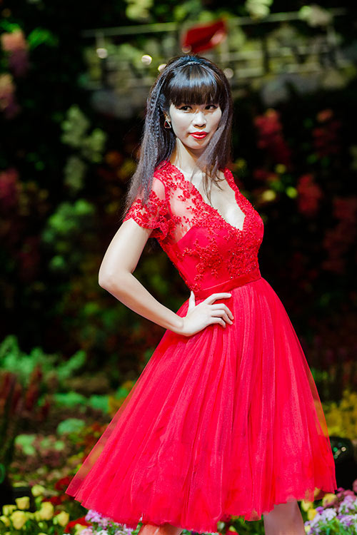 Ngọc Oanh tựa thiên thần trên sân khấu - 16