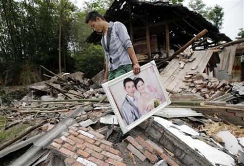 TQ: Số người chết vì động đất tăng đến 208 - 1