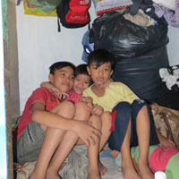 Tin tức trong ngày - Ba thế hệ trong “hộp diêm” 2,2m2