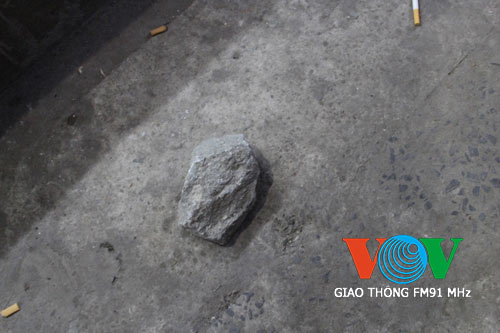 Xông thẳng vào cửa hàng, đập tủ cướp Iphone - 4