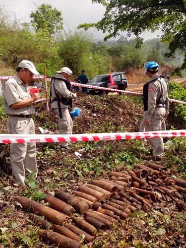 Quảng Trị: Phát hiện 114 quả bom tại thị trấn - 1