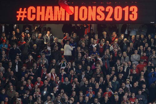 Niềm vui vỡ òa của thầy trò Ferguson - 6