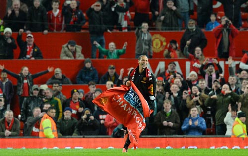 Niềm vui vỡ òa của thầy trò Ferguson - 4