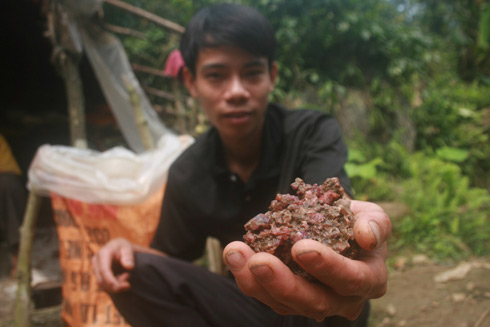 Muốn kiếm được đá đỏ phải "số đỏ" - 2