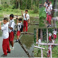 Phi thường - kỳ quặc - Đến trường trên cây cầu sinh tử