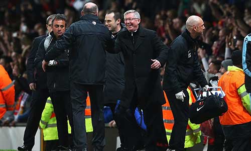 Cầu thủ MU thi nhau "khoe hàng" - 14