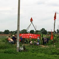 Tin tức trong ngày - Đằng sau vụ côn đồ hành hung dân Tiên Lãng