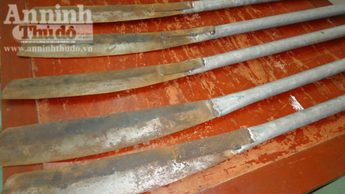 Lạnh người với hung khí của những kẻ côn đồ - 2