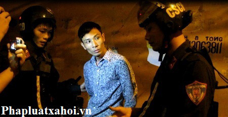 Cận cảnh CSCĐ trấn áp nhóm người mang súng - 3