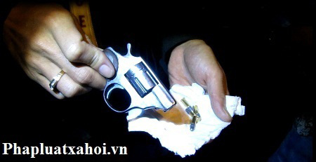 Cận cảnh CSCĐ trấn áp nhóm người mang súng - 4