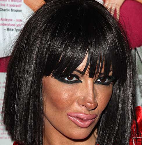 Suýt ngất vì sao hóa hề khi trang điểm! - 2