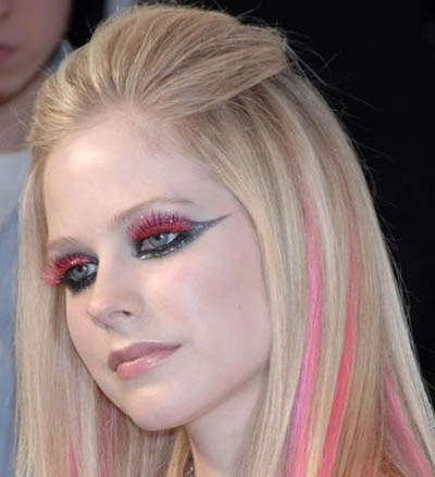 Suýt ngất vì sao hóa hề khi trang điểm! - 3