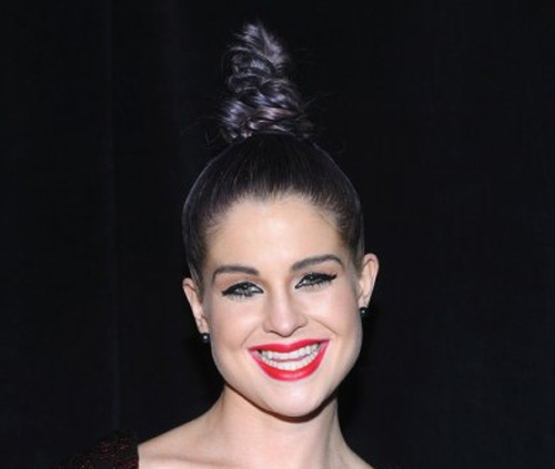 Suýt ngất vì sao hóa hề khi trang điểm! - 10