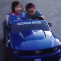 Ô tô - Xe máy - “Siêu nhí” drift Mustang Mini điên cuồng