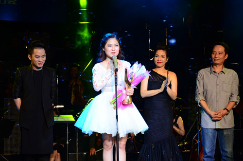 Hương Tràm bật khóc cảm ơn Thu Minh - 2