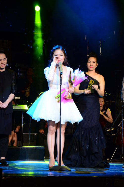 Hương Tràm bật khóc cảm ơn Thu Minh - 5