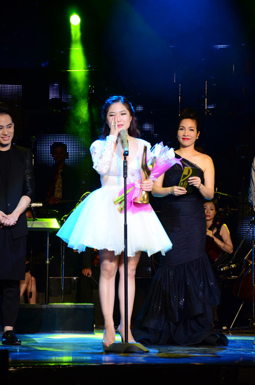 Hương Tràm bật khóc cảm ơn Thu Minh - 7