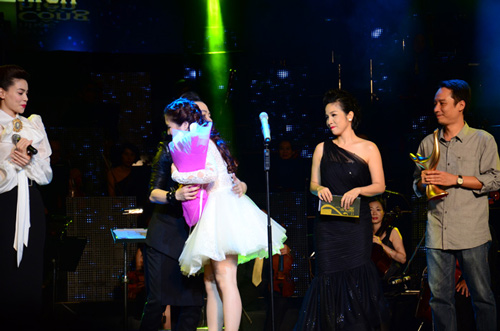 Hương Tràm bật khóc cảm ơn Thu Minh - 8