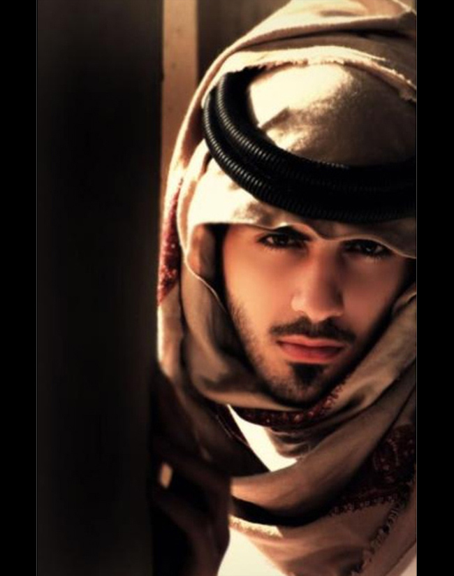 Anh hiện là một người mẫu tên tuổi của các Tiểu vương quốc Ả Rập.