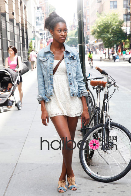 Dạo chơi với denim cùng cô gái đường phố - 19