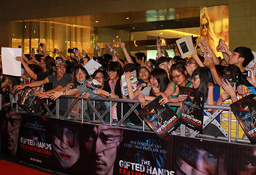 Kim Bum liên tục nói "Anh yêu em" với fan - 7