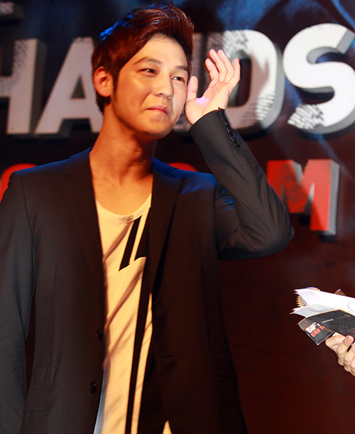 Kim Bum liên tục nói "Anh yêu em" với fan - 11