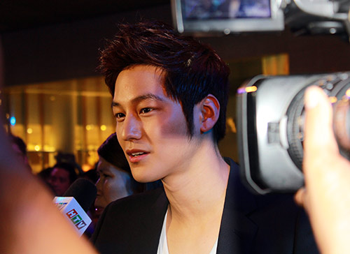 Kim Bum liên tục nói "Anh yêu em" với fan - 3