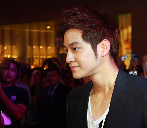 Kim Bum liên tục nói "Anh yêu em" với fan - 5