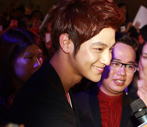 Kim Bum liên tục nói "Anh yêu em" với fan - 6