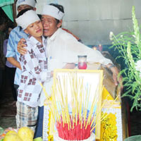 Tin tức trong ngày - Chết để con được học!