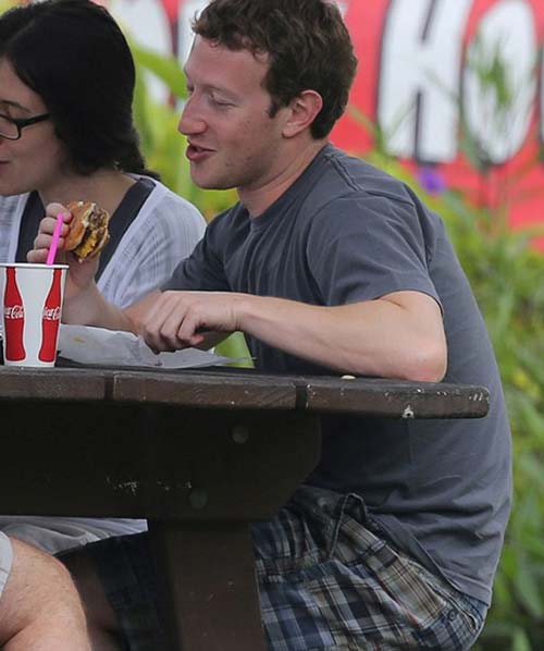 Ông trùm Facebook giản dị tại Hawaii - 3