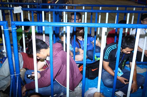 Fan Việt xếp hàng chờ mua Samsung Galaxy S4 - 6