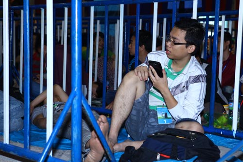 Fan Việt xếp hàng chờ mua Samsung Galaxy S4 - 7